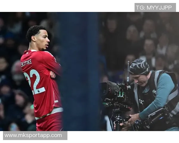 热刺6500万新援西蒙斯表现不佳12场仅1助攻引发球迷担忧